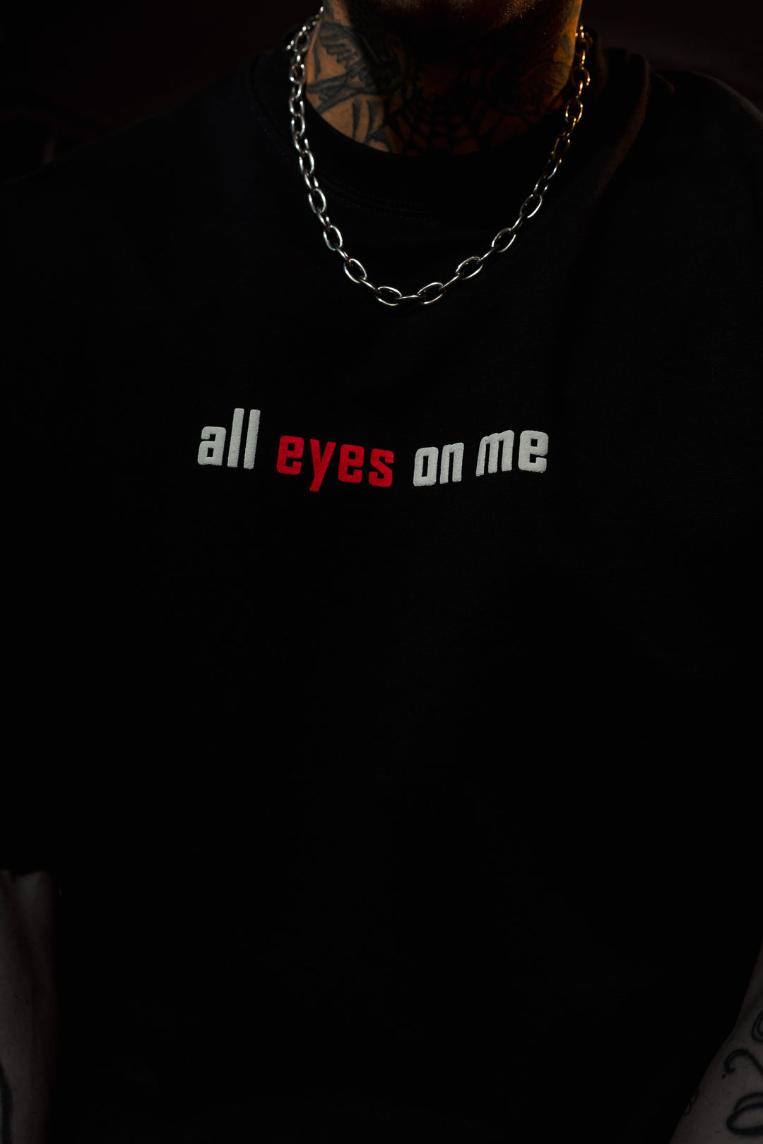 all eyes on me